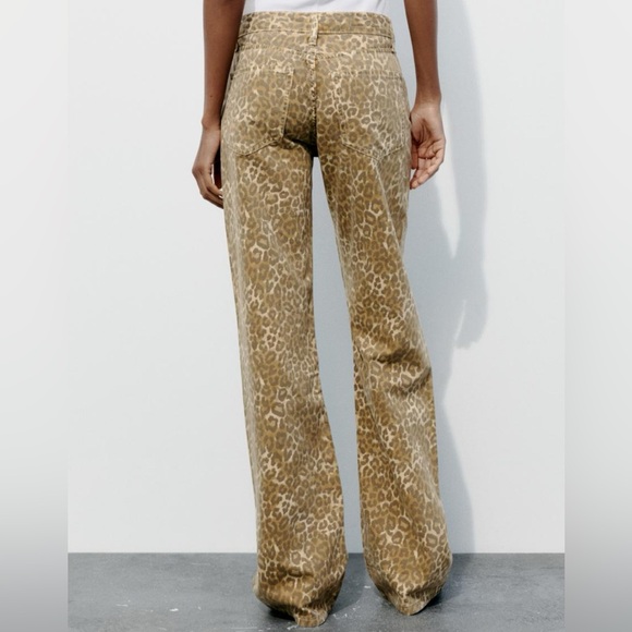 BRAND NEW ZARA MID WAIST ANIMAL PRINT TRF WIDE LEG JEANS - Picture 2 of 2